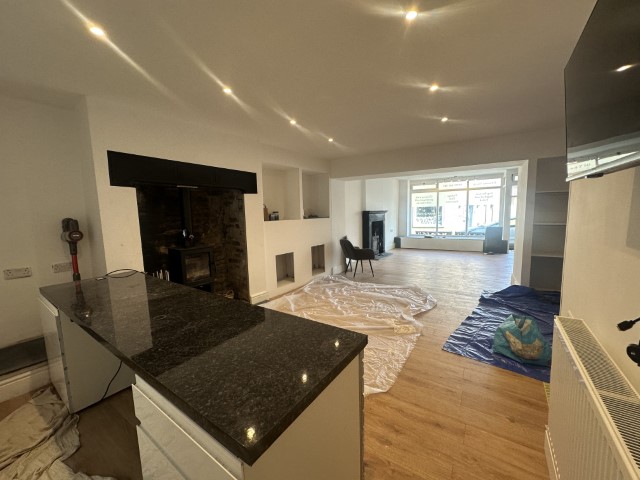 Retail unit to let in Chapel en le Frith